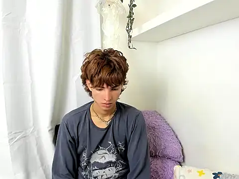 Snapshot of santy-kitty chatting on 01/06/25, 06:36 santy-kitty online show from 01/06/25, 06:36