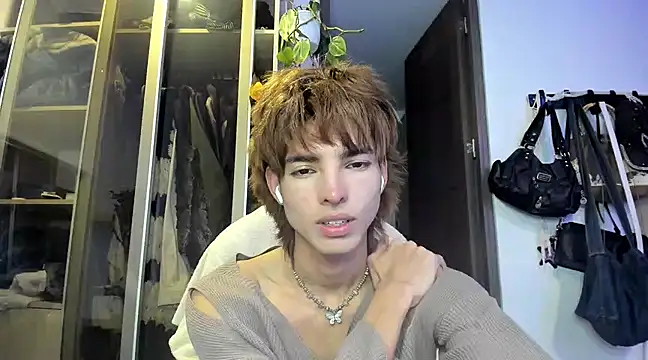 Snapshot of santy-kitty chatting on 01/27/25, 11:54 santy-kitty online show from 01/27/25, 11:54