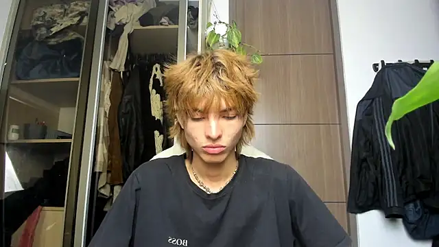 Snapshot of santy-kitty chatting on 02/22/25, 03:23 santy-kitty online show from 02/22/25, 03:23