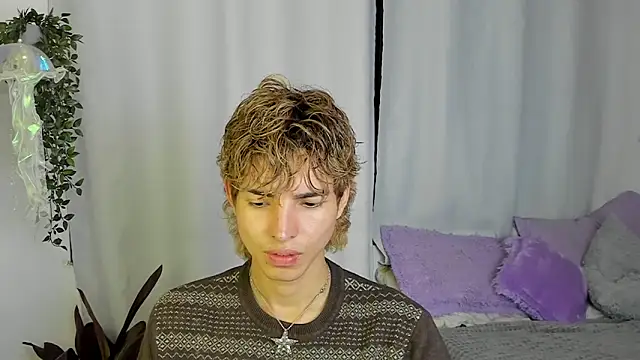 Snapshot of santy-kitty chatting on 09/29/25, 02:49 santy-kitty online show from 09/29/25, 02:49