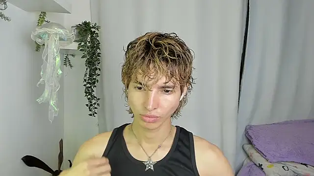 Snapshot of santy-kitty chatting on 10/12/25, 01:15 santy-kitty online show from 10/12/25, 01:15