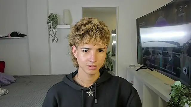 Snapshot of santy-kitty chatting on 11/06/25, 01:28 santy-kitty online show from 11/06/25, 01:28