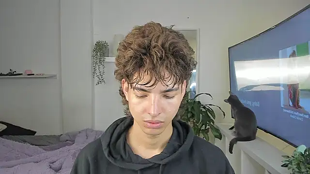 Snapshot of santy-kitty chatting on 11/19/25, 12:32 santy-kitty online show from 11/19/25, 12:32