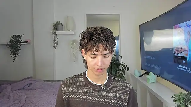 Snapshot of santy-kitty chatting on 12/02/25, 02:39 santy-kitty online show from 12/02/25, 02:39