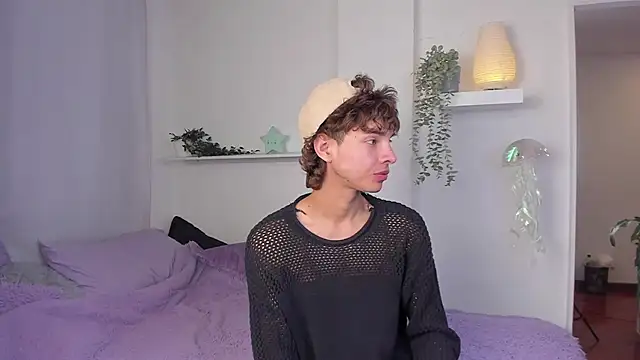 Snapshot of santy-kitty chatting on 01/15/26, 01:32 santy-kitty online show from 01/15/26, 01:32