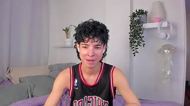 Snapshot of santy-kitty chatting on 02/03/26, 12:42 santy-kitty online show from 02/03/26, 12:42