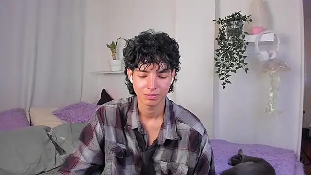 Snapshot of santy-kitty chatting on 02/03/26, 11:43 santy-kitty online show from 02/03/26, 11:43