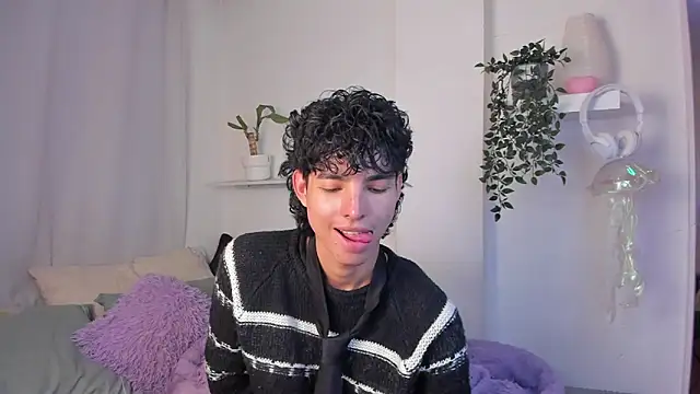 Snapshot of santy-kitty chatting on 02/12/26, 01:22 santy-kitty online show from 02/12/26, 01:22