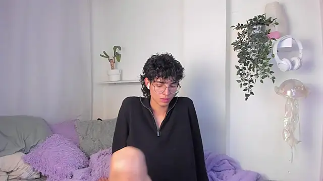 Snapshot of santy-kitty chatting on 02/16/26, 12:07 santy-kitty online show from 02/16/26, 12:07