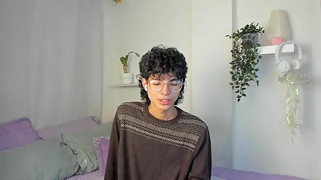 Snapshot of santy-kitty chatting on 02/17/26, 12:40 santy-kitty online show from 02/17/26, 12:40