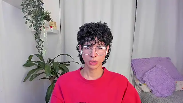 Snapshot of santy-kitty chatting on 02/20/26, 12:07 santy-kitty online show from 02/20/26, 12:07