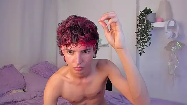 Snapshot of santy-kitty chatting on 03/13/26, 02:07 santy-kitty online show from 03/13/26, 02:07