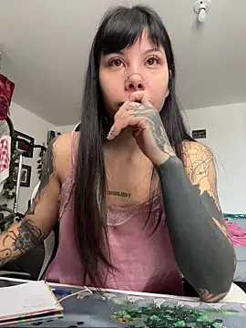 Snapshot of EemaHaruki chatting on 10/24/25, 05:20 EemaHaruki online show from 10/24/25, 05:20