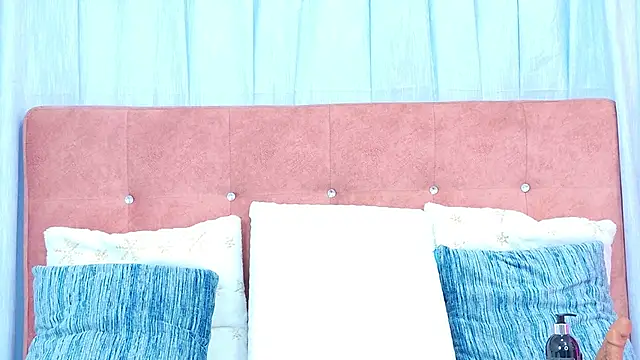 AlliciaKim online show from 10/31/25, 07:26