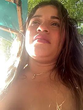 perlita05 online show from 09/27/25, 08:47