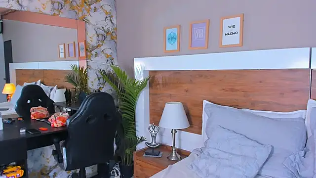 EmaBakker online show from 03/25/26, 07:25