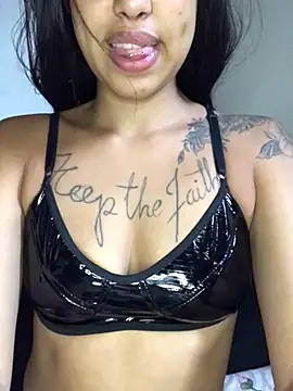 Lauana28 online show from 02/05/25, 04:58