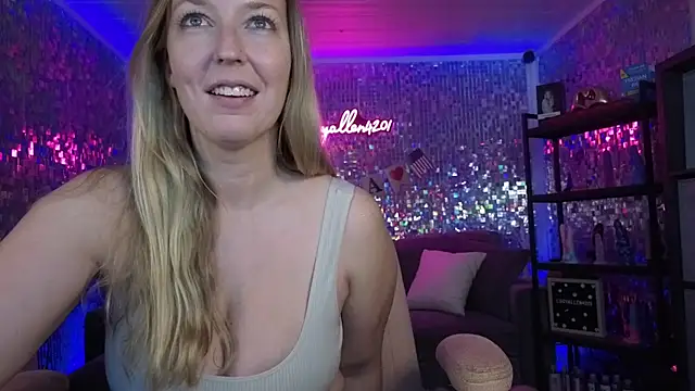 Snapshot of lucyallen4201 chatting on 06/20/26, 10:56 lucyallen4201 online show from 06/20/26, 10:56