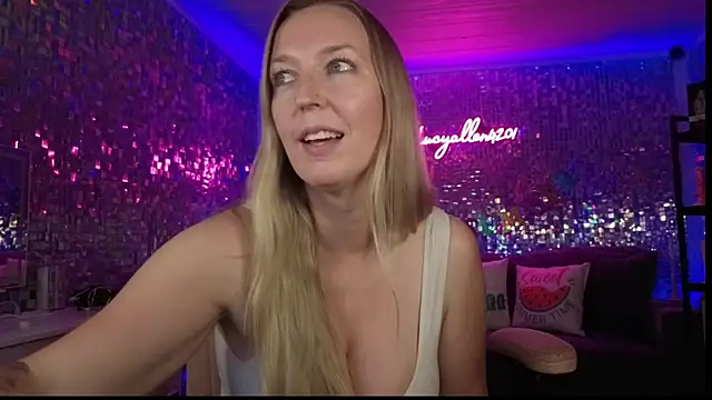 Snapshot of lucyallen4201 chatting on 07/25/26, 12:31 lucyallen4201 online show from 07/25/26, 12:31