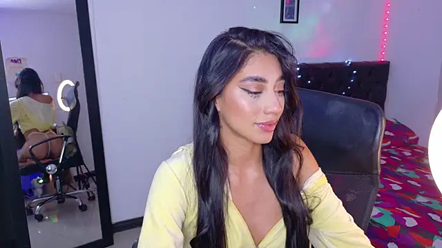 Snapshot of JulietaCheerr chatting on 12/17/25, 01:33 JulietaCheerr online show from 12/17/25, 01:33