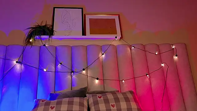 ParisFox  online show from 02/03/26, 08:47