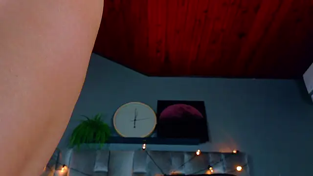 ParisFox  online show from 03/02/26, 08:37