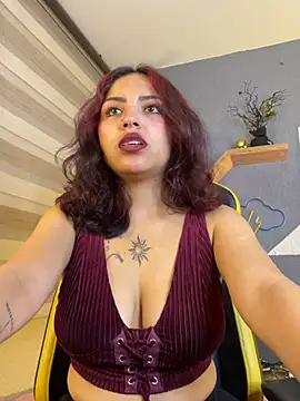Snapshot of Liittleluaa_ chatting on 02/22/25, 11:57 Liittleluaa online show from 02/22/25, 11:57