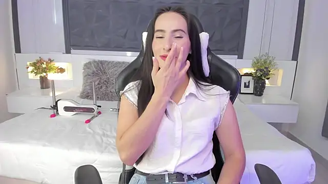 SaraGomez1 online show from 11/12/25, 04:40