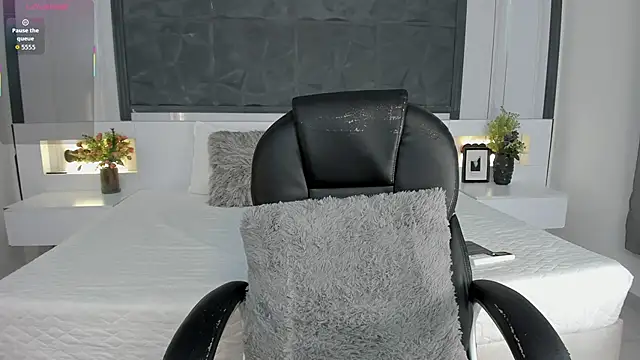 SaraGomez1 online show from 04/22/26, 02:18