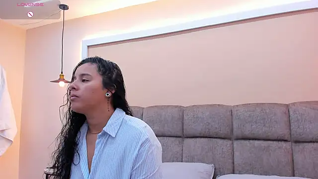 Dilan y Mia online show from 12/15/24, 01:43