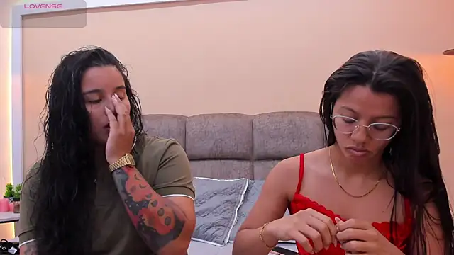 Dilan y Mia online show from 12/19/24, 01:51