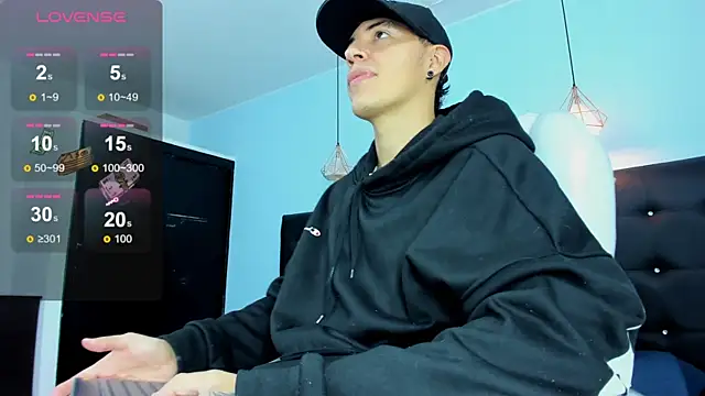 Lobo 17  online show from 12/02/25, 03:45