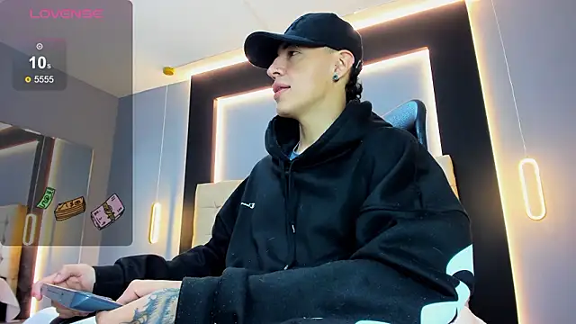 Lobo 17  online show from 02/01/26, 03:49