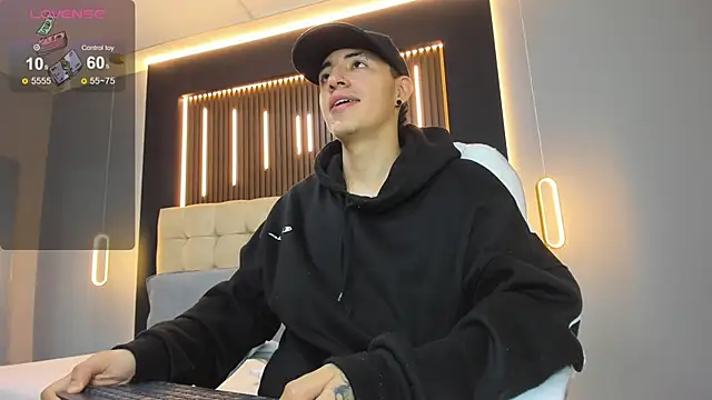 Lobo 17  online show from 03/25/26, 03:45