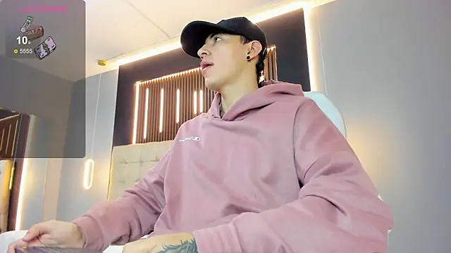 Lobo 17  online show from 04/15/26, 03:35