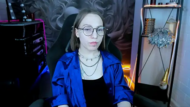 Snapshot of AphexQueen chatting on 01/24/25, 12:20 AphexQueen online show from 01/24/25, 12:20