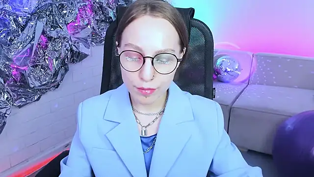 Snapshot of AphexQueen chatting on 01/26/25, 04:20 AphexQueen online show from 01/26/25, 04:20