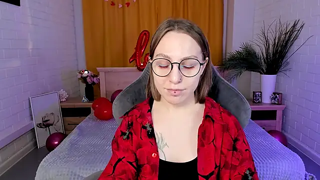 Snapshot of AphexQueen chatting on 02/12/25, 01:06 AphexQueen online show from 02/12/25, 01:06