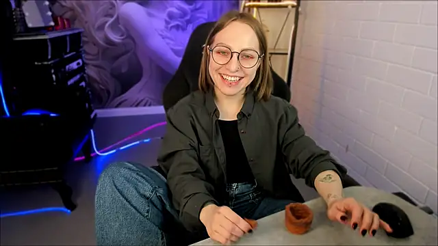 Snapshot of AphexQueen chatting on 02/27/25, 12:13 AphexQueen online show from 02/27/25, 12:13