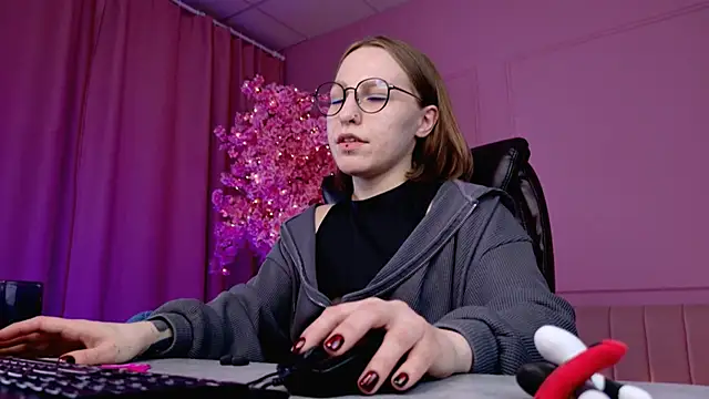 Snapshot of AphexQueen chatting on 02/28/25, 07:14 AphexQueen online show from 02/28/25, 07:14