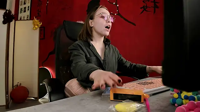 Snapshot of AphexQueen chatting on 03/08/25, 07:20 AphexQueen online show from 03/08/25, 07:20