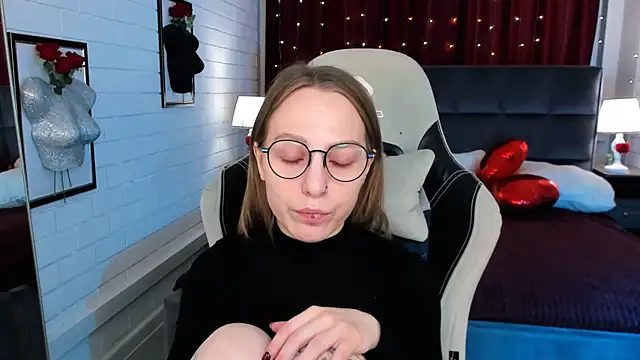 Snapshot of AphexQueen chatting on 03/20/25, 12:11 AphexQueen online show from 03/20/25, 12:11