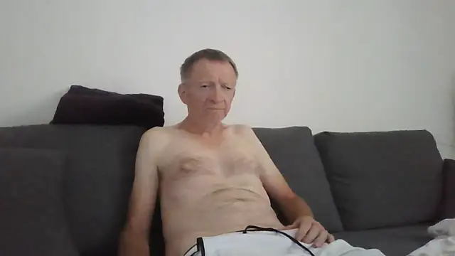 Snapshot of naturiste974 chatting on 05/27/26, 01:41 naturiste974 online show from 05/27/26, 01:41