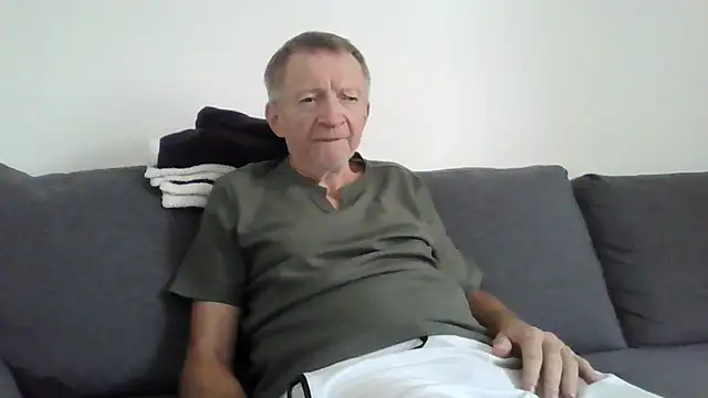 Snapshot of naturiste974 chatting on 06/04/26, 04:13 naturiste974 online show from 06/04/26, 04:13