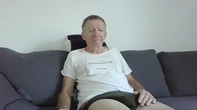 Snapshot of naturiste974 chatting on 06/07/26, 05:22 naturiste974 online show from 06/07/26, 05:22