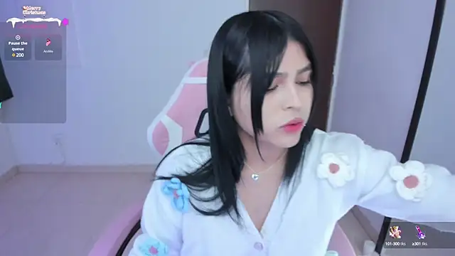 Snapshot of misshoneyxxx chatting on 12/14/24, 02:34 misshoneyxxx online show from 12/14/24, 02:34