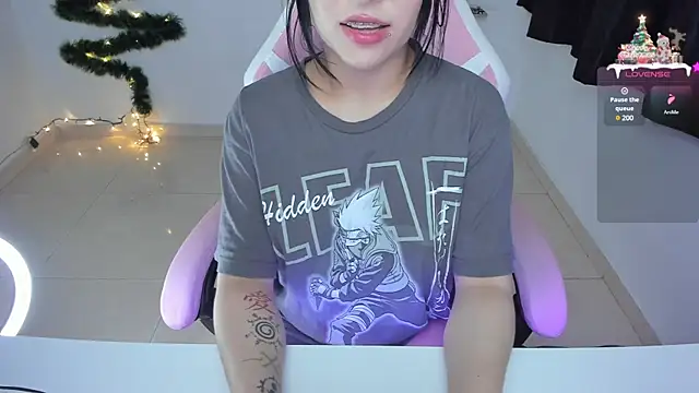 Snapshot of misshoneyxxx chatting on 12/19/24, 03:07 misshoneyxxx online show from 12/19/24, 03:07