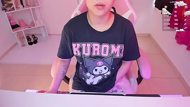 Snapshot of misshoneyxxx chatting on 02/19/25, 08:10 misshoneyxxx online show from 02/19/25, 08:10