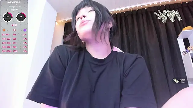 Snapshot of misshoneyxxx chatting on 03/11/25, 04:10 misshoneyxxx online show from 03/11/25, 04:10