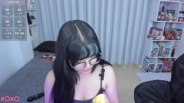 Snapshot of misshoneyxxx chatting on 05/25/26, 02:34 misshoneyxxx online show from 05/25/26, 02:34